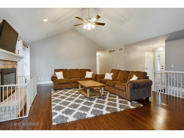 7646 Sundown Ln, Oswego, IL 60543 photo 3