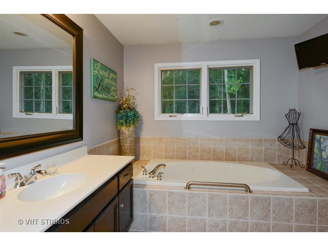 7646 Sundown Ln, Oswego, IL 60543 photo 13