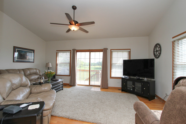 5857 Fieldstone Trl, Mchenry, IL 60050 photo 2