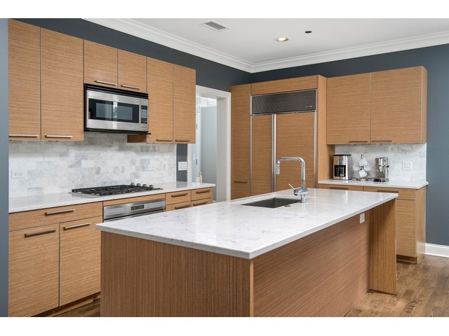 10 E Delaware Pl #17D, Chicago, IL 60611 photo 6