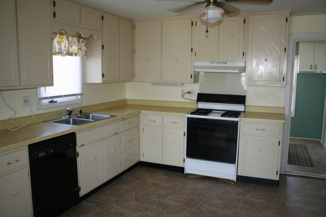 161 W Maple Ave, Wauconda, IL 60084 photo 4
