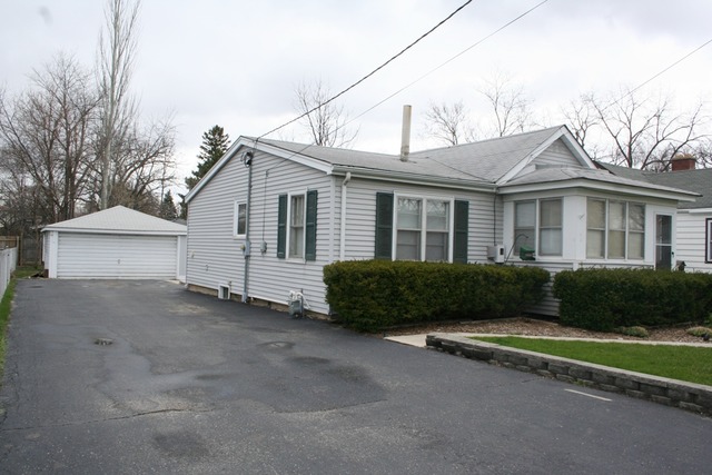 161 W Maple Ave, Wauconda, IL 60084 photo 1