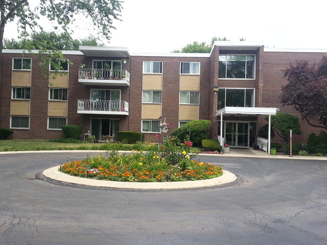 200 Deborah Ln #8C, Wheeling, IL 60090 photo 1