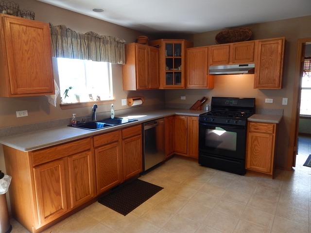 2913 Arbor Dr, Mchenry, IL 60050 photo 2
