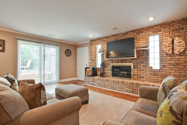 593 Merle Ln, Wheeling, IL 60090 photo 10