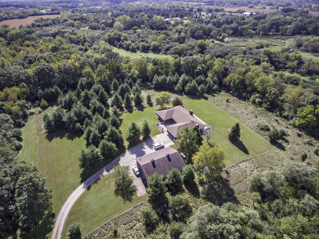 2301 Colby Point Rd, Mchenry, IL 60050 photo 2