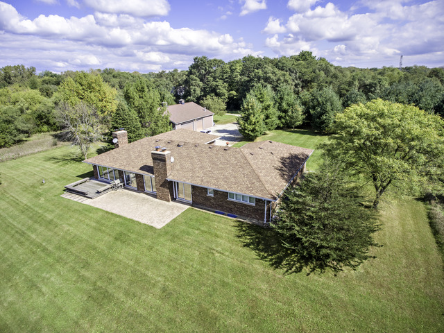2301 Colby Point Rd, Mchenry, IL 60050 photo 3