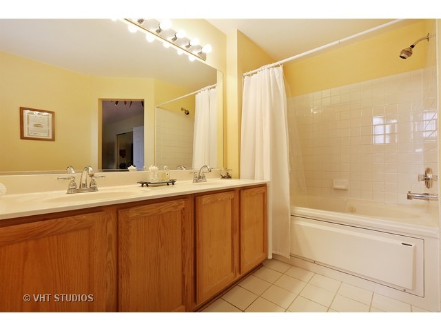 250 Waverly Ct, Willowbrook, IL 60527 photo 11