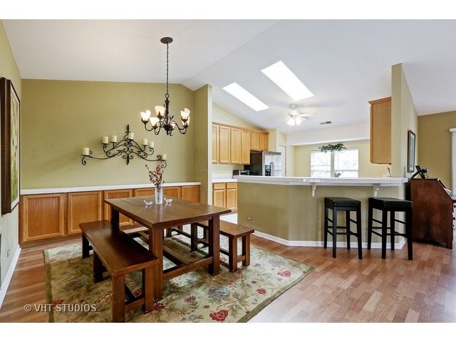 250 Waverly Ct, Willowbrook, IL 60527 photo 4
