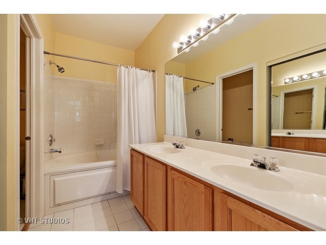 250 Waverly Ct, Willowbrook, IL 60527 photo 14
