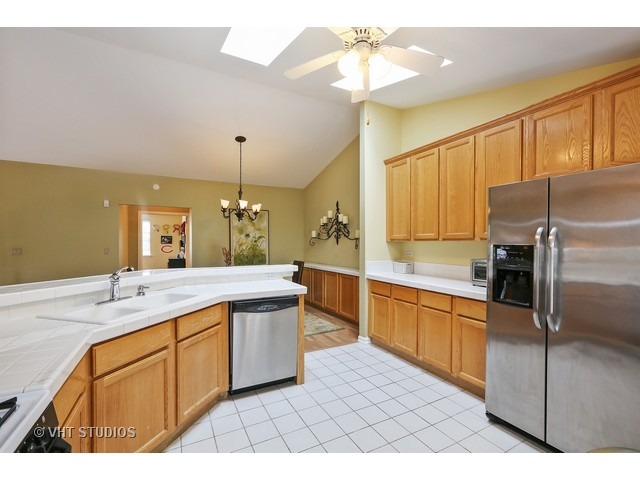 250 Waverly Ct, Willowbrook, IL 60527 photo 5