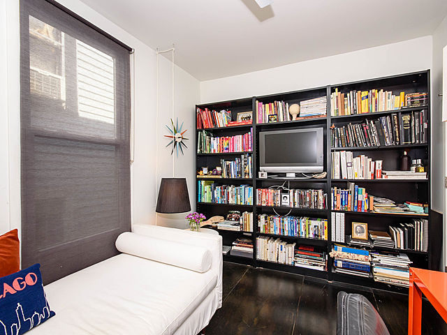 3027 N Gresham Ave, Chicago, IL 60618 photo 8