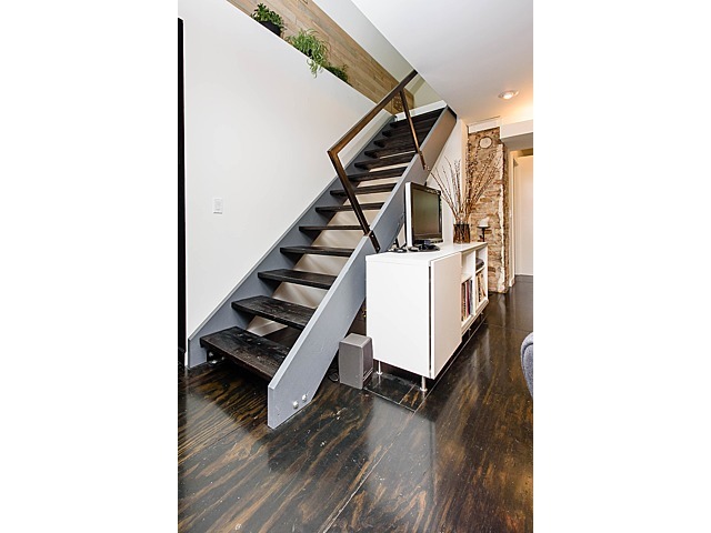 3027 N Gresham Ave, Chicago, IL 60618 photo 9