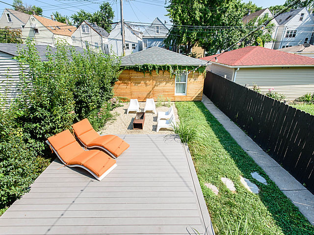 3027 N Gresham Ave, Chicago, IL 60618 photo 2