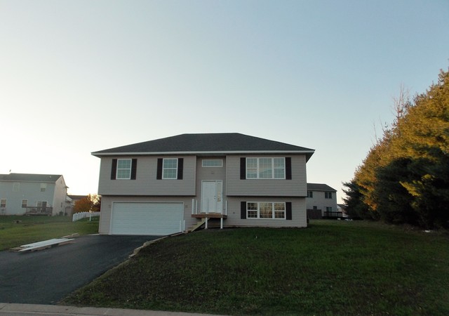 1020 Heritage Ct, Hebron, IL 60034 photo 1