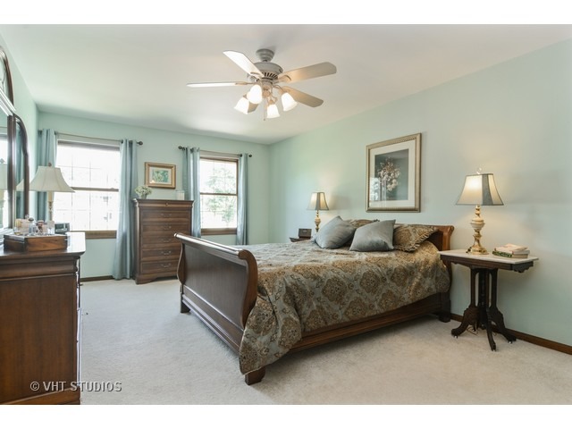 3519 Regent Dr, Hoffman Estates, IL 60067 photo 12