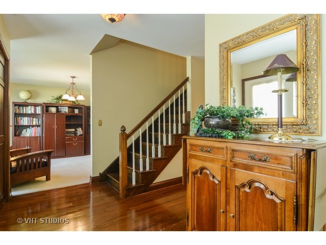 3519 Regent Dr, Hoffman Estates, IL 60067 photo 2