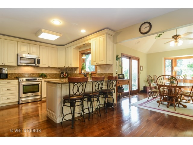 3519 Regent Dr, Hoffman Estates, IL 60067 photo 8