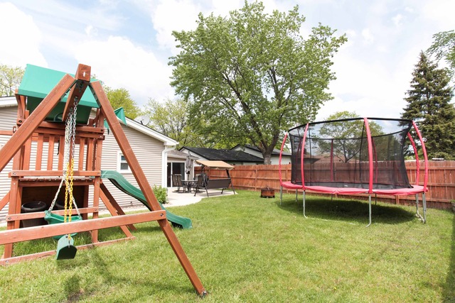 421 Lillian Ln, Des Plaines, IL 60016 photo 24