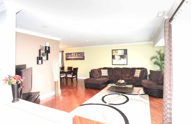 421 Lillian Ln, Des Plaines, IL 60016 photo 3