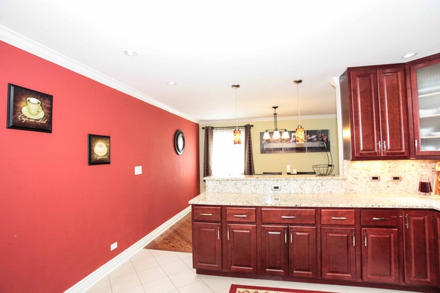 421 Lillian Ln, Des Plaines, IL 60016 photo 10