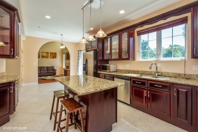275 W Thacker St, Hoffman Estates, IL 60169 photo 4