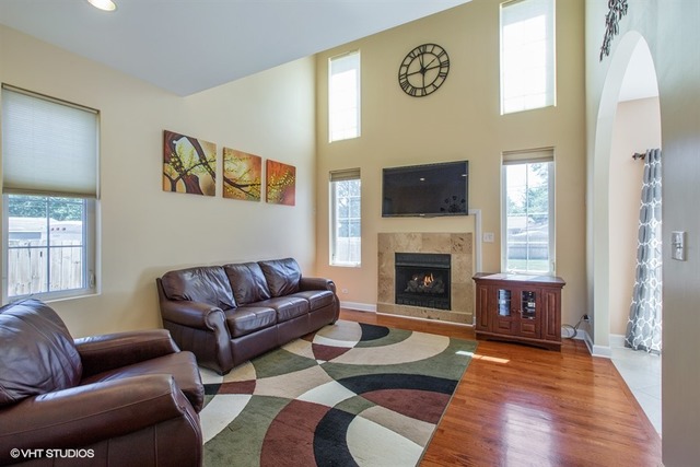 275 W Thacker St, Hoffman Estates, IL 60169 photo 3