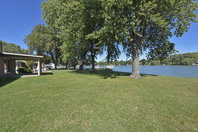 704 S Riverside Dr, Mchenry, IL 60050 photo 9