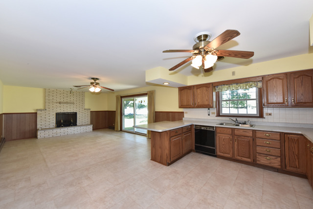704 S Riverside Dr, Mchenry, IL 60050 photo 3