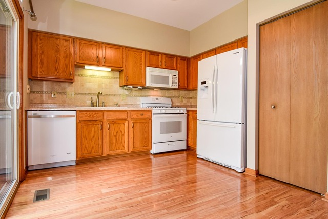 13951 S Oregon Dr, Plainfield, IL 60544 photo 4