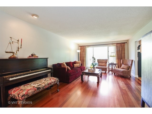 175 Fairview Ln, Northbrook, IL 60062 photo 3