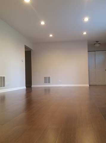 150 Bradley Ln, Hoffman Estates, IL 60169 photo 7