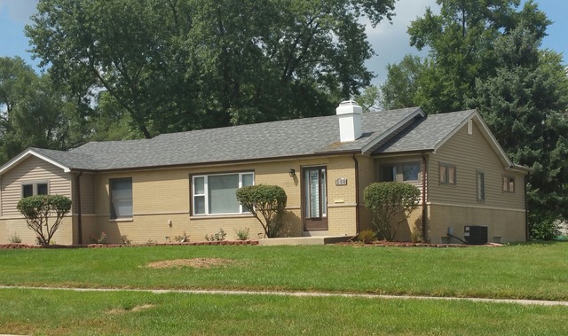 150 Bradley Ln, Hoffman Estates, IL 60169 photo 1