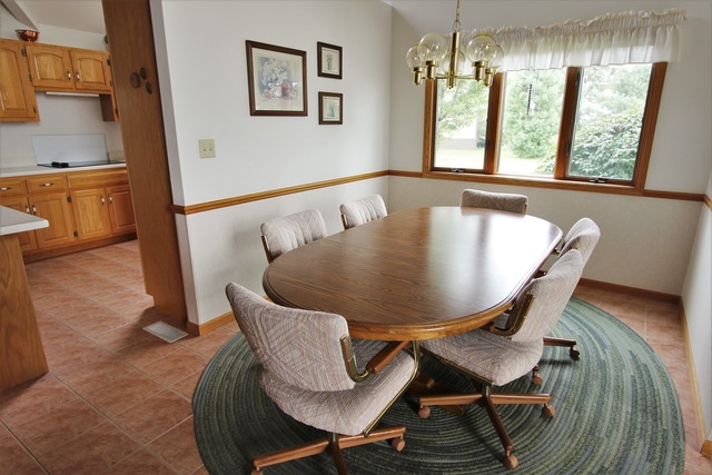 870 E Harper Dr, Morris, IL 60450 photo 3