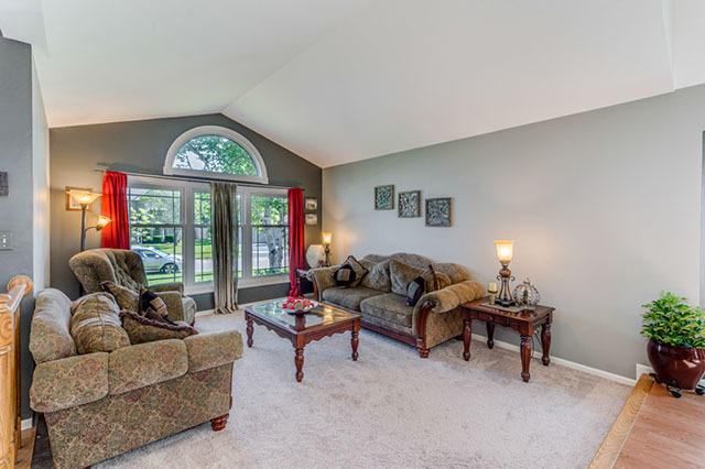 426 Millwood Dr, Bartlett, IL 60103 photo 4