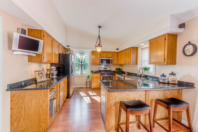 426 Millwood Dr, Bartlett, IL 60103 photo 9