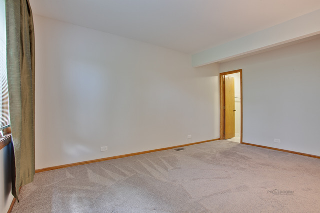 5813 Greenview Rd, Oakwood Hills, IL 60013 photo 17