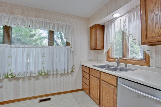 5813 Greenview Rd, Oakwood Hills, IL 60013 photo 6