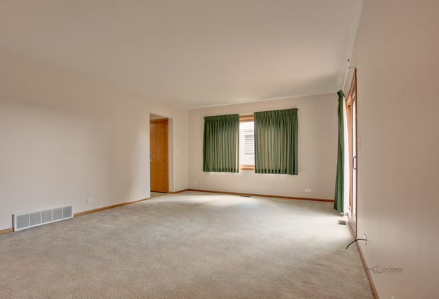 5813 Greenview Rd, Oakwood Hills, IL 60013 photo 9