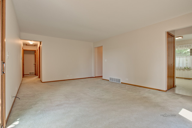 5813 Greenview Rd, Oakwood Hills, IL 60013 photo 11