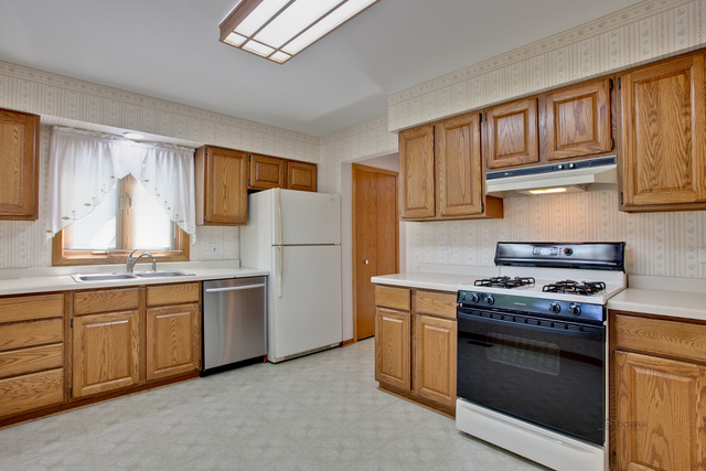 5813 Greenview Rd, Oakwood Hills, IL 60013 photo 4