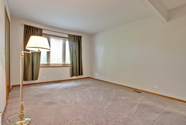 5813 Greenview Rd, Oakwood Hills, IL 60013 photo 16