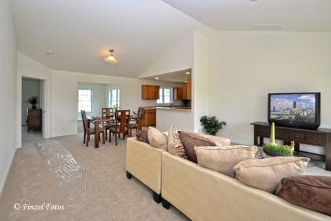 819 Hanson Ave, Mchenry, IL 60050 photo 3