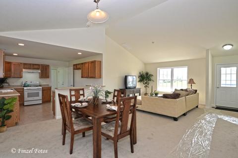 819 Hanson Ave, Mchenry, IL 60050 photo 5