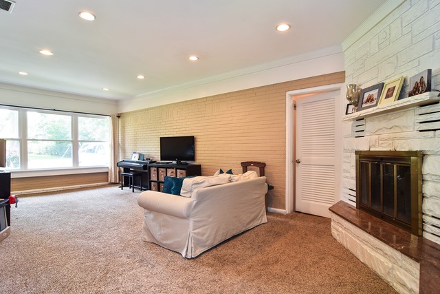 903 Crest St, Wheaton, IL 60187 photo 5
