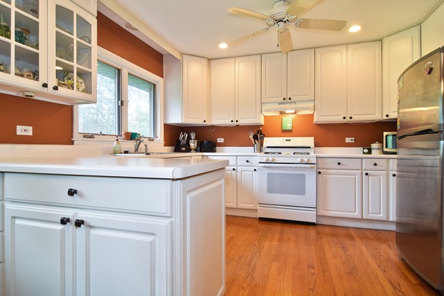 903 Crest St, Wheaton, IL 60187 photo 3