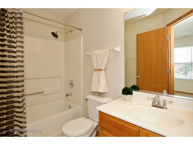 1432 Millbrook Dr, Algonquin, IL 60102 photo 9