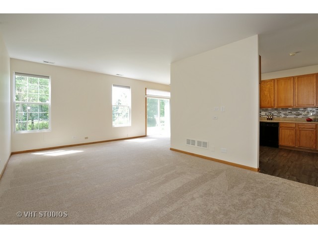 1432 Millbrook Dr, Algonquin, IL 60102 photo 2