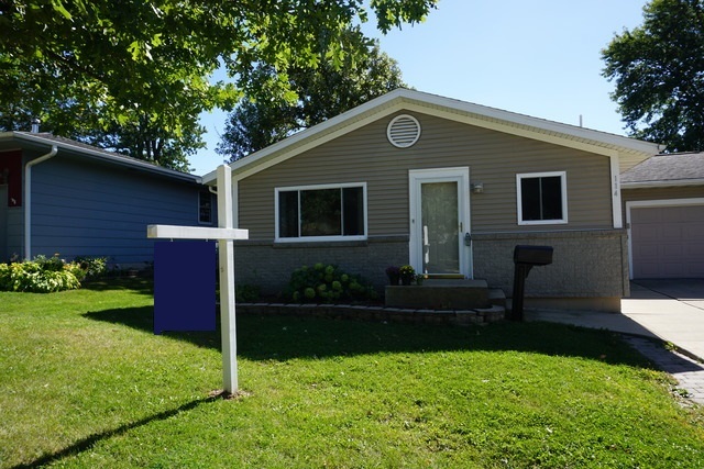 114 Homewood Dr, Genoa, IL 60135 photo 1