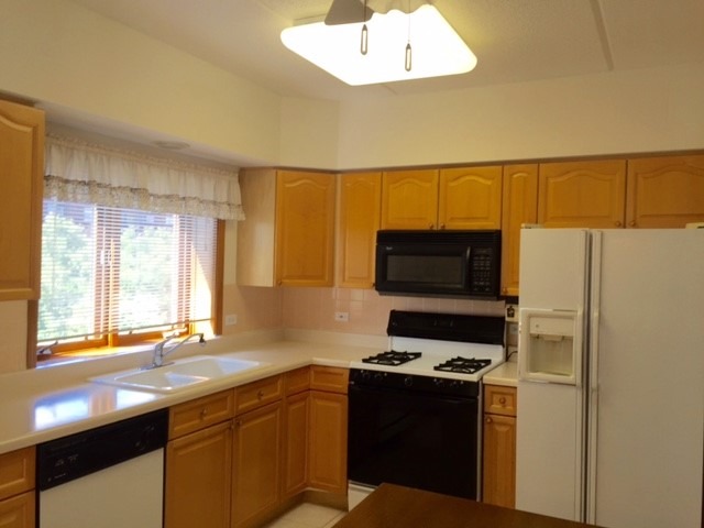 1685 Mill St #507, Des Plaines, IL 60016 photo 6